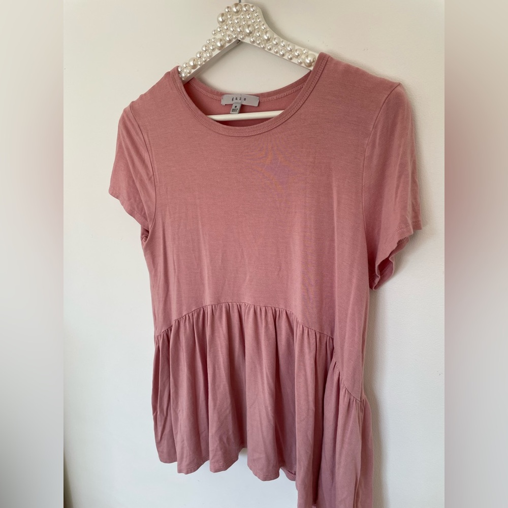 Women’s M Gaze Flowy Blush Pink Short Sleeve Shirt | feminine, breezy, pink top